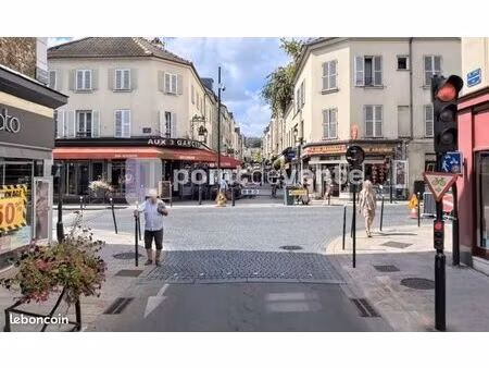 commerce habillement/textile 90 m²