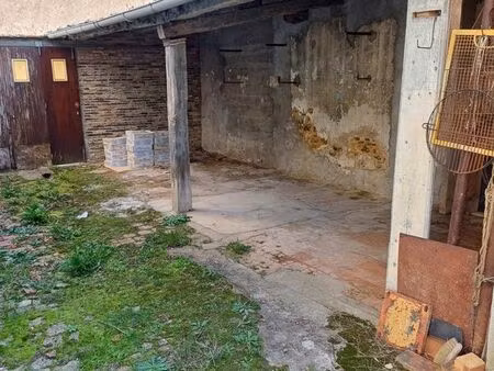 place de parking fermée ou de stockage