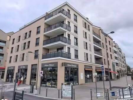 place de stationnement libre de suite