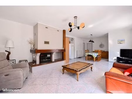 maison 3 pièces 794 m²