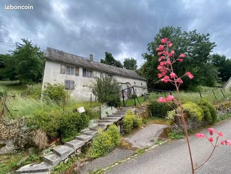 maison à rénover  au calme  terrain