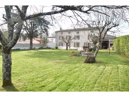 jolie longere en pierre