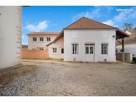 propriété 8 pièces 249 m²
