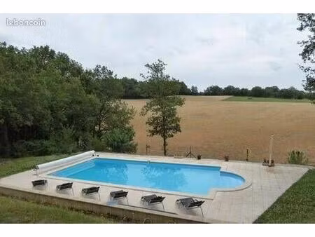 maison à la campagne avec sa piscine
