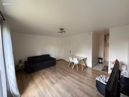 location studio f1 meublé. 34m2 entièrement. rénové