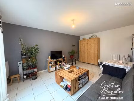 studio 1 pièce 33 m²