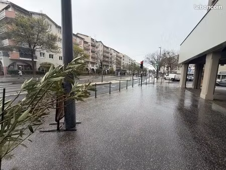 commerce services 62 m²