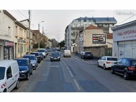 commerce habillement/textile 24 m²