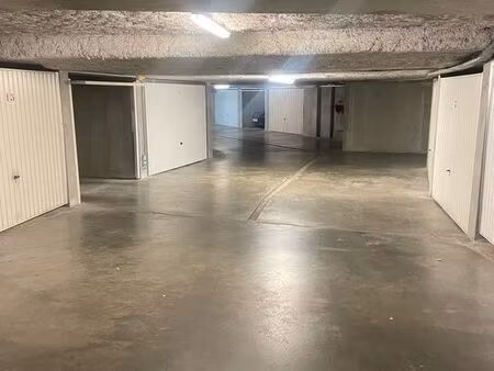 garage fermé sécurisé en sous sol