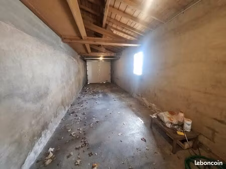 box fermé sécurisé – parking ou stockage