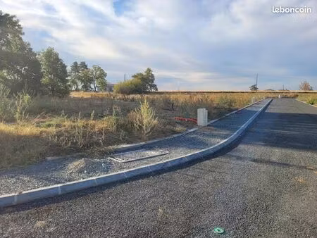 terrain 655 m² montans