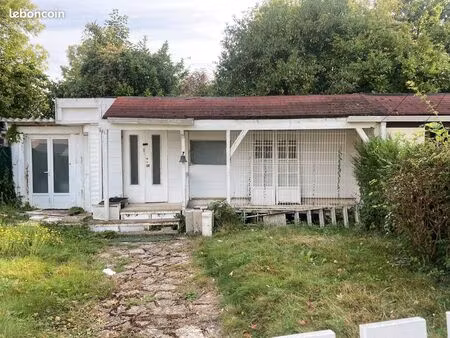 parcelle de terrain. petit coin de nature au calme