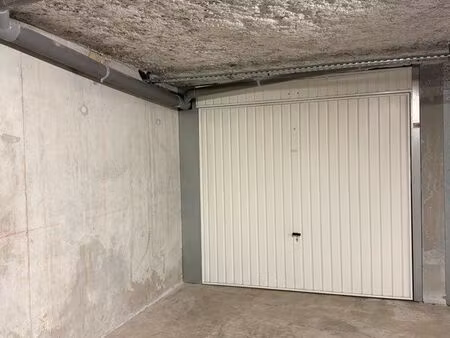 garage fermé ds résidence centre ville