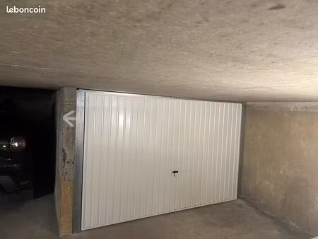garage box fermé lyon 6 parc tête d’or sécurisé 16m² accès facile