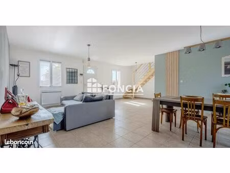 bien familial proche des commodités à pied  4 chambres  vaste terrain arboré
