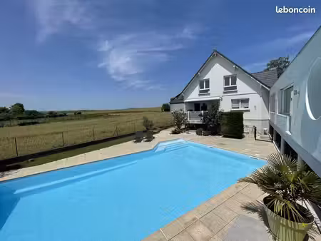 maison 9 pièces 244 m²