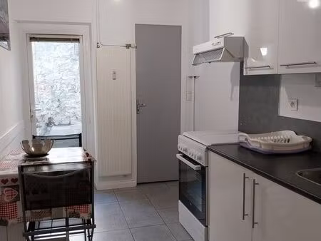 charmant studio refait à neuf