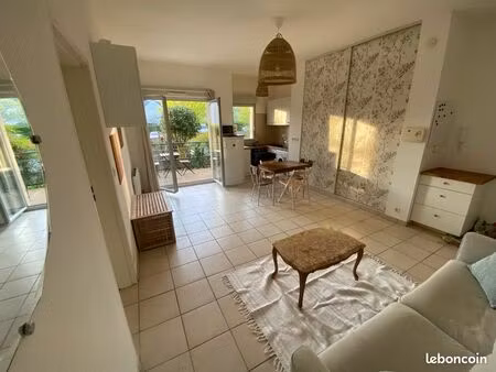 appartement + terrasse + parking