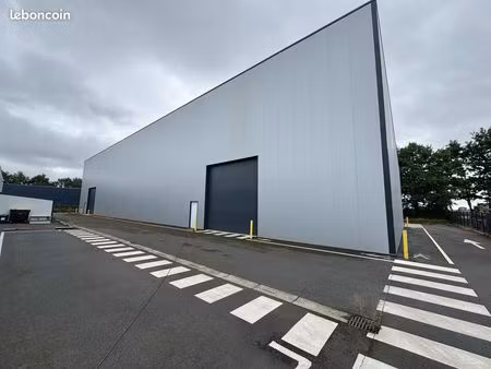 locaux d’activités - local 900m2 - za les petits partenais