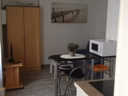 a saisir très beau studio libre de suite