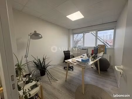 bureaux 69 m²