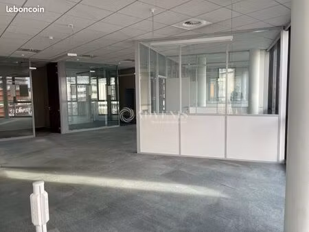 bureau 244 m²