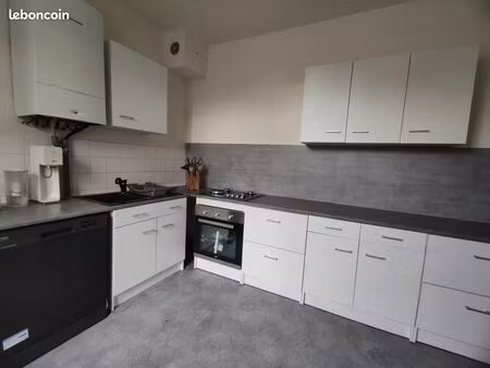 maison de 4 chambres  dépendances