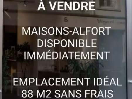 boutique  magasin  bureau  show-room - 88 m² - 8 m vitrine – rer à 3 min