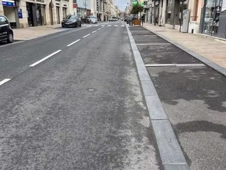 boutique emplacement n 1