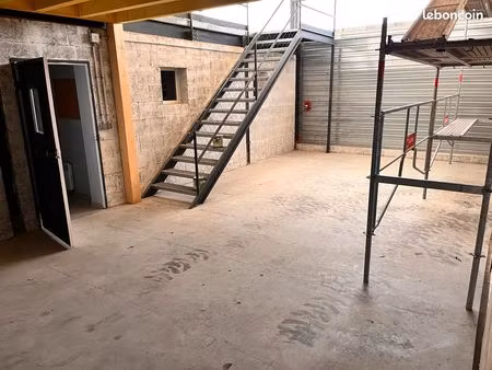 loue local professionnel avec bureaux