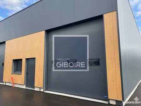 local d'activité 200 m²