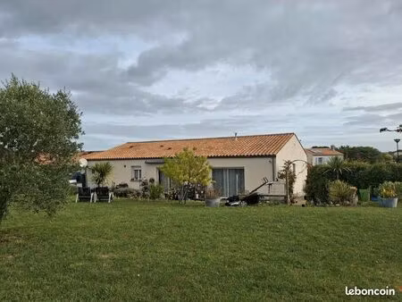 maison contemporaine à arces 17120