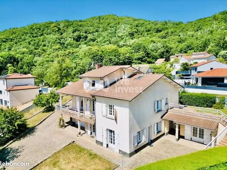villa 8 pièces 192 m²