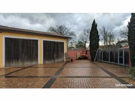 garages à louer à saint selve