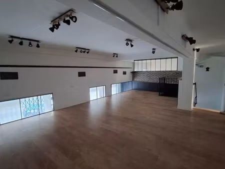 local commercial 105m² + 2 garages