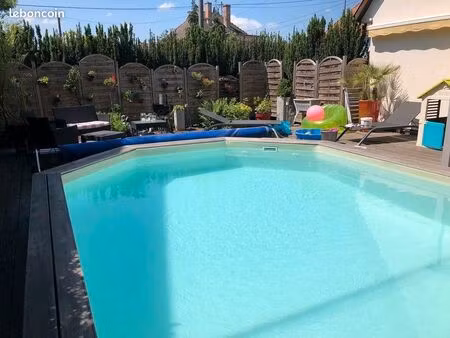 a vendre maison rénovée avec piscine