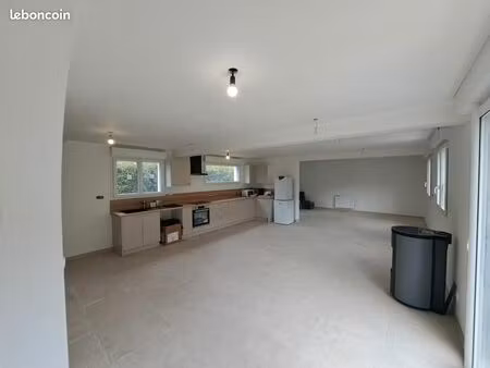 maison rénovée 180 m² – 5 chambres – 2000 m² avec rivière – garage 35 m²