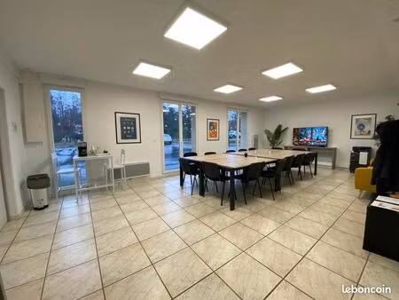 bureau 120 m²