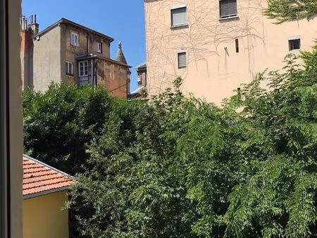 2 pièces - 30 m2 - dernier étage plein sud ancien couvent lyon 1 lumineux et rare