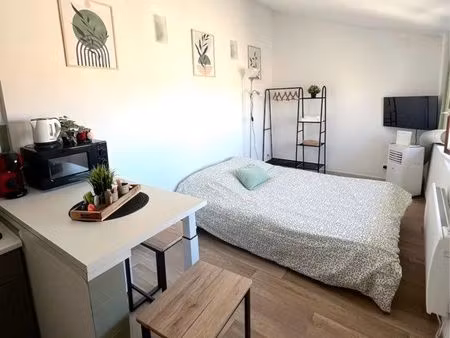studio meublé – centre-ville d’orange (84100)