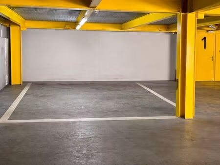 bordeaux centre – place de parking sécurisée avec ascenseur voiture