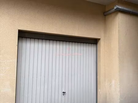 parking/box 1 pièce 8 m²