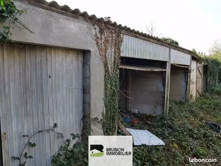 parking/box 8 pièces 160 m²