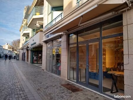 local commercial 60m3 rue de pieton saint gilles croix de vie