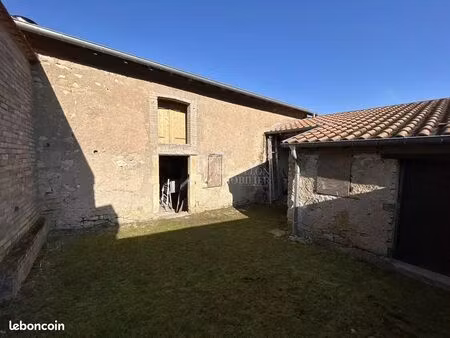 grange 43 m² jezainville