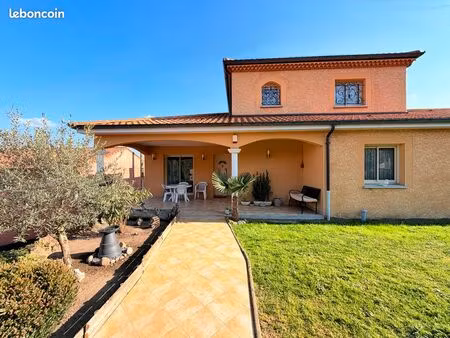 magnifique villa 5 chambres / grand espace de vie sur grand terrain clos