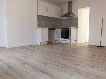 loue t2 refait entièrement à neuf