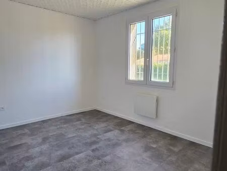 hangar 500 à 1000 m² – courlay centre – sécurisé & prêt à l’emploi