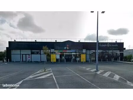 local commercial 1 400 m²