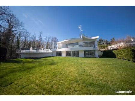 villa 8 pièces 374 m²